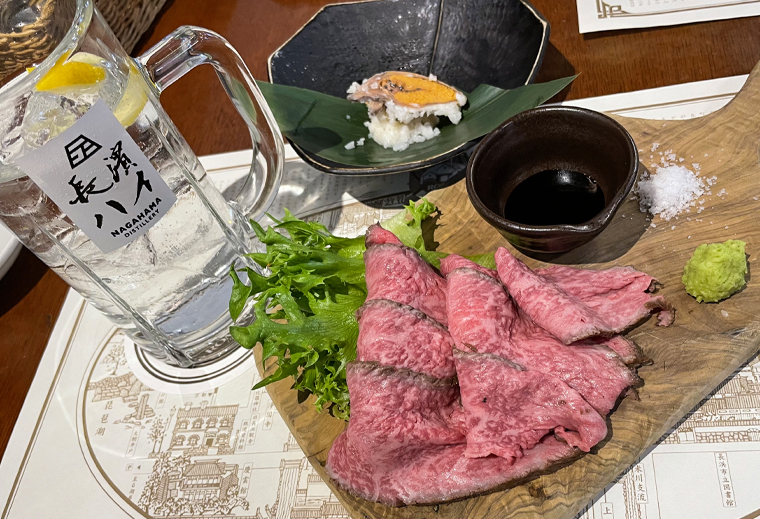 近江牛の旨味が堪能できる長濱蒸溜所のレストランイチオシメニュー、A4ランク以上の『近江牛イチボのローストビーフ』